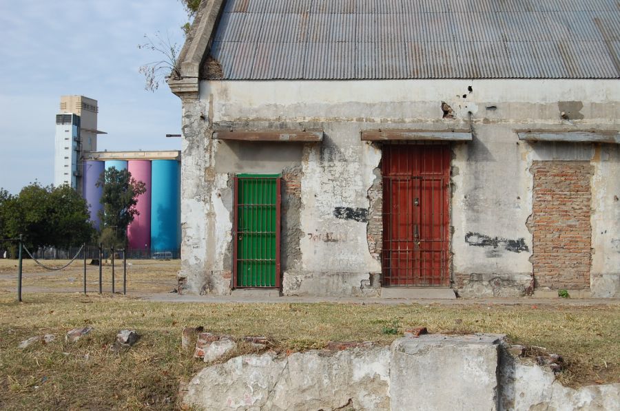 "La puerta" de Alvaro Fiore