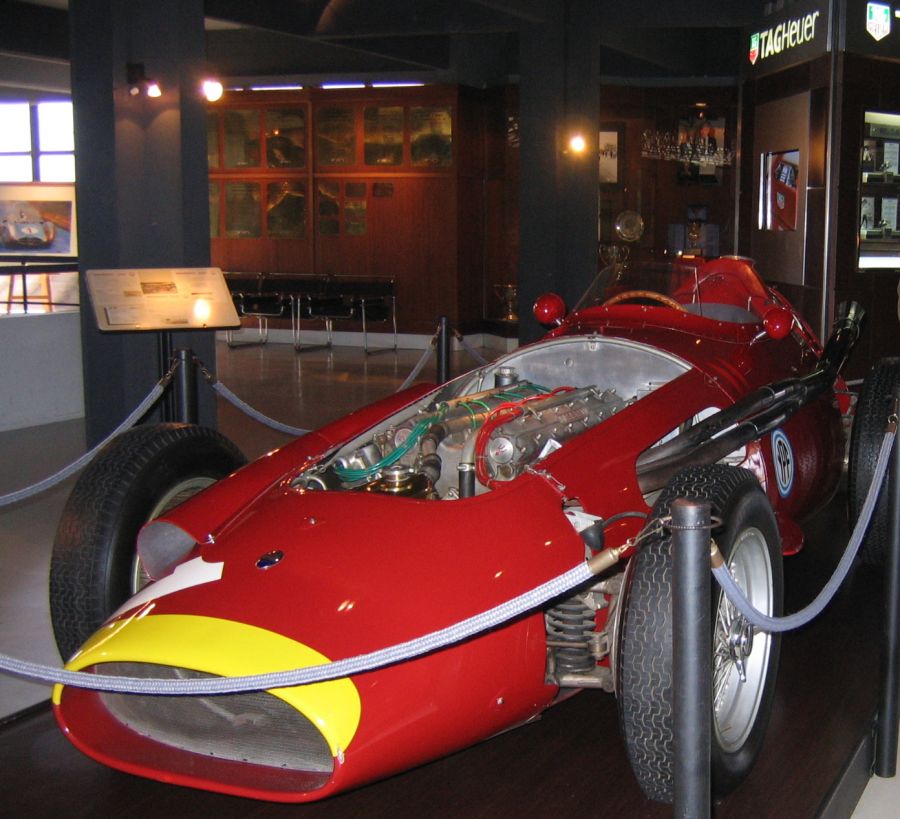 "Museo Fangio 2" de Mabel Santoro