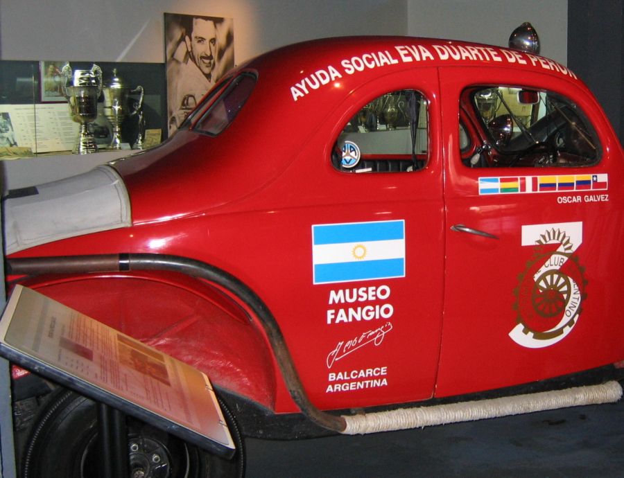 "Museo Fangio 4" de Mabel Santoro
