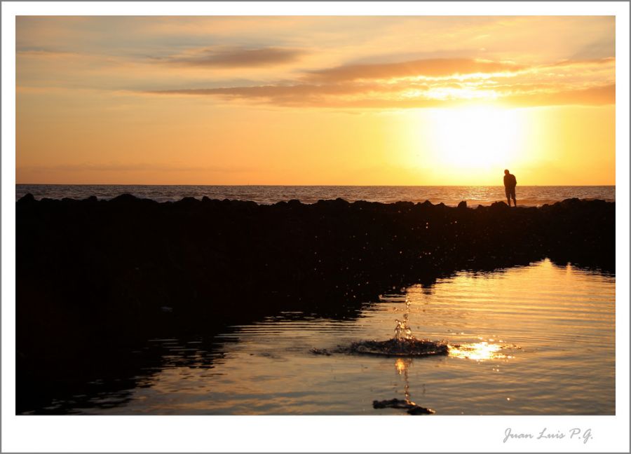 "Atardecer en La Caleta" de Juan Luis Prez Garca