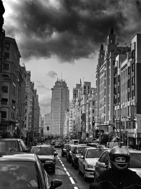 "Tormenta sobre Madrid" de Angel Ros Die