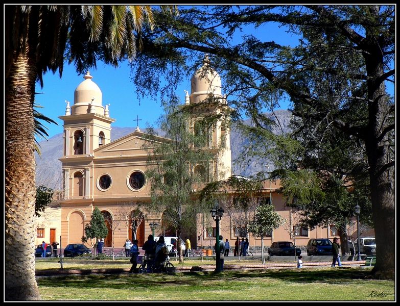 "Iglesia de Cafayate..." de Roberto Di Siervi