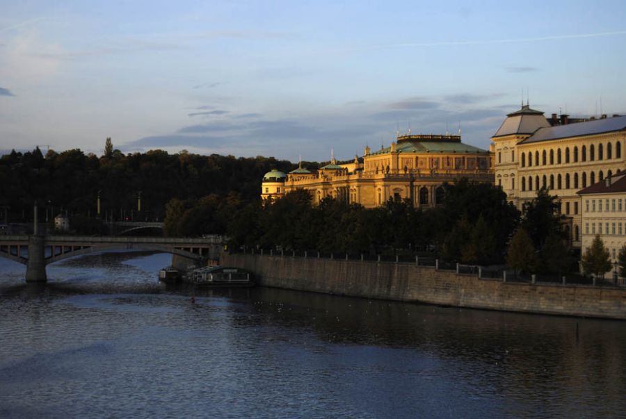 "ATARDECER EN PRAGA" de Martha Zylbersztejn