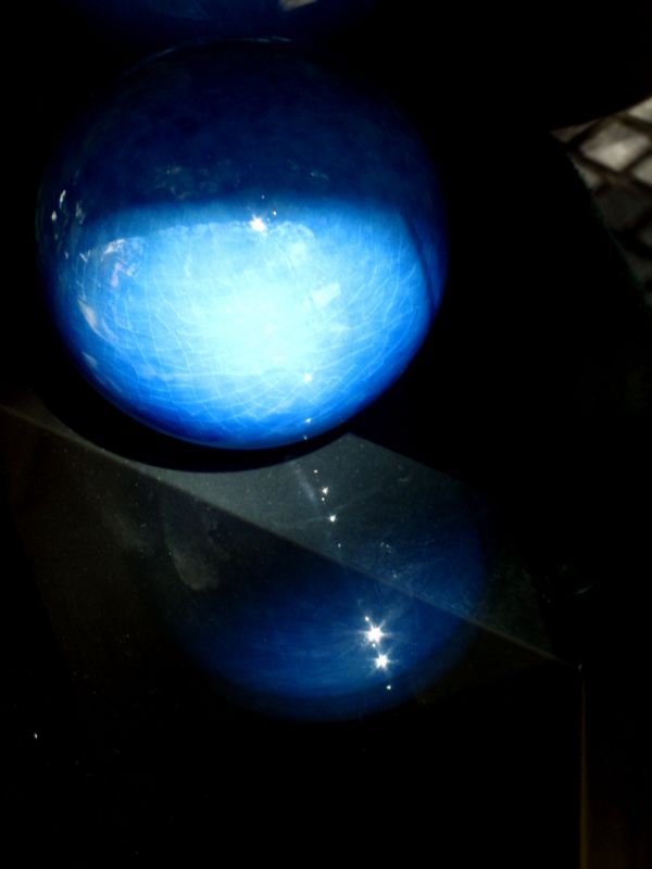 "Planeta azul y sus lunas" de Jorge Mariscotti (piti)
