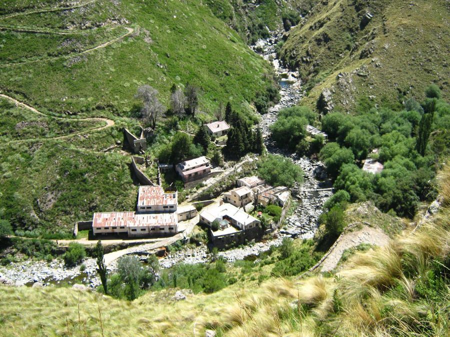 "pueblo escondido a la vista" de Guillermo Giordano