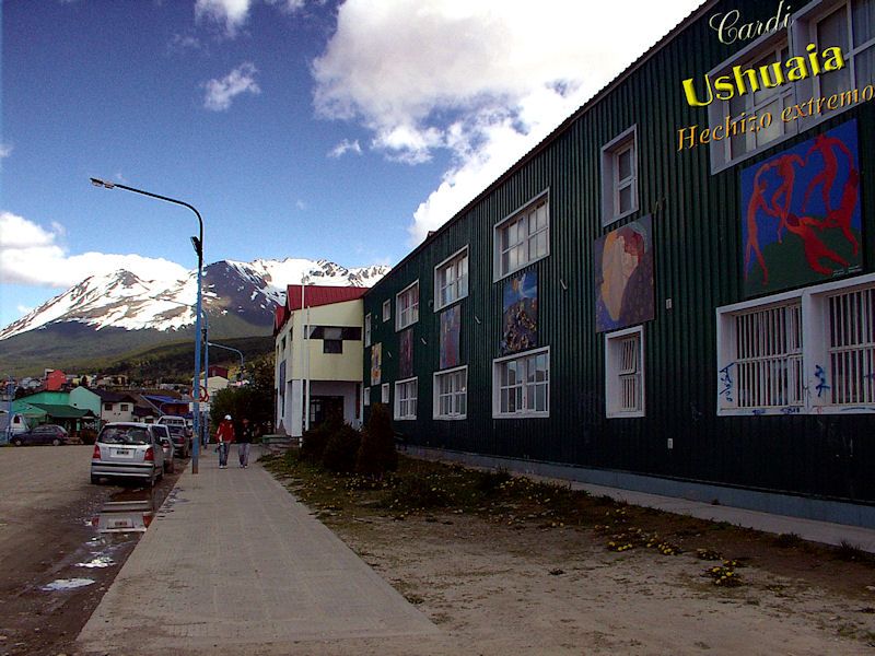 "Polivalente de Arte, Ushuaia, Tierra del Fuego" de Ricardo Pacheco