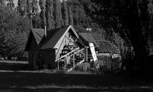 "CAsita en el bosque" de Gregorio Donikian