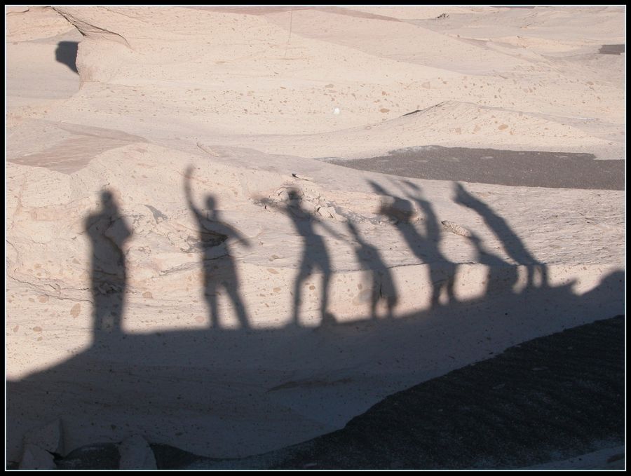 "Sombras sobre piedra pomes" de Gregorio Donikian