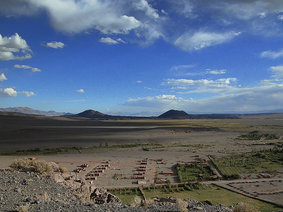 "Dos volcanes" de Gregorio Donikian