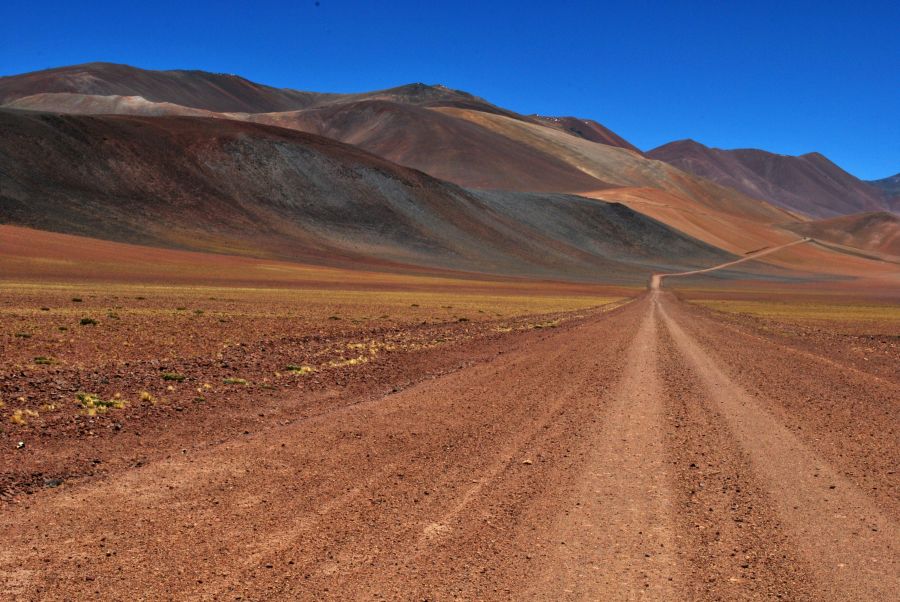 "en la cordillera" de Gustavo Mlica