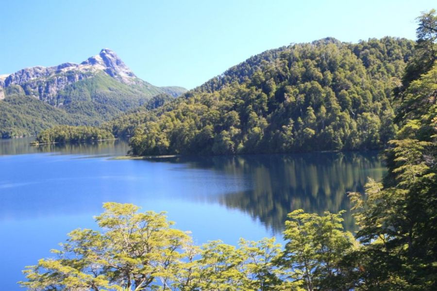 "lago Espejo" de Maria Cristina Silva