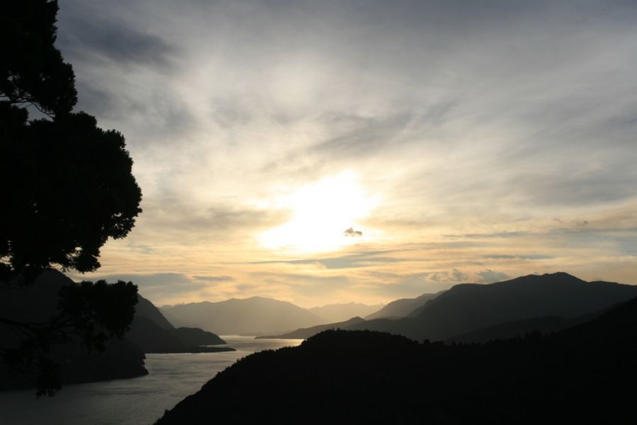 "Atardecer en el Lacar" de Maria Cristina Silva