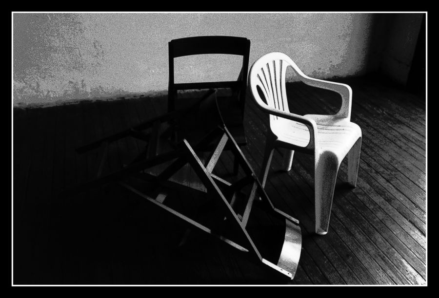 "sillas x 4" de Maria Cristina Silva