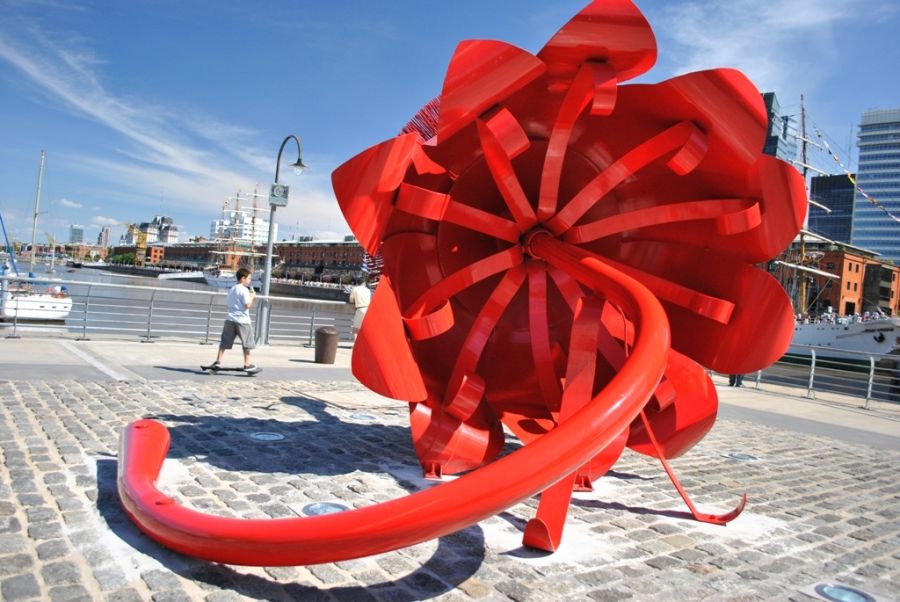 "rojo en flor" de Hugo Carballo (oxido)