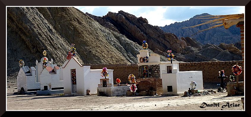 "cementerio en el NOA" de Daniel Aciar