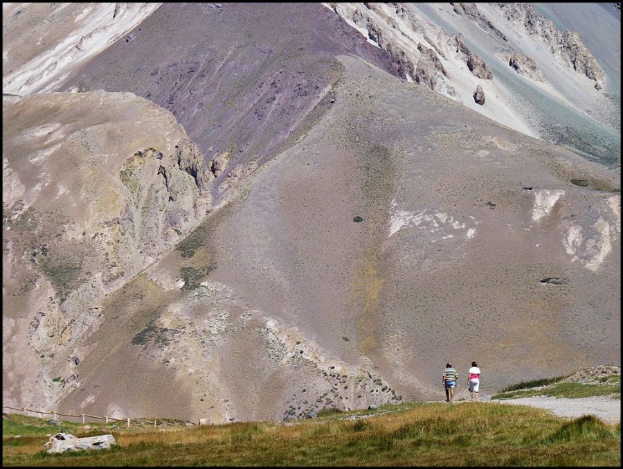 "Caminantes" de Alberto Elizalde