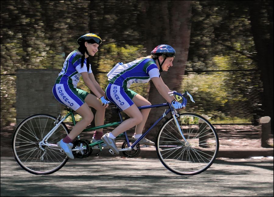 "Bici - Bis - Chicas" de Luis Carlos Buscaglia