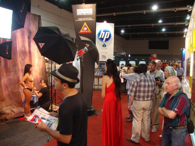 "Por los pasillos de expoimagen 2010" de Pablo R Suarez