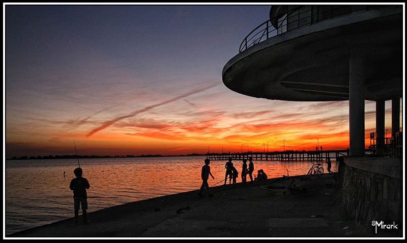 "Pescando al atardecer" de Mirta Steinberg