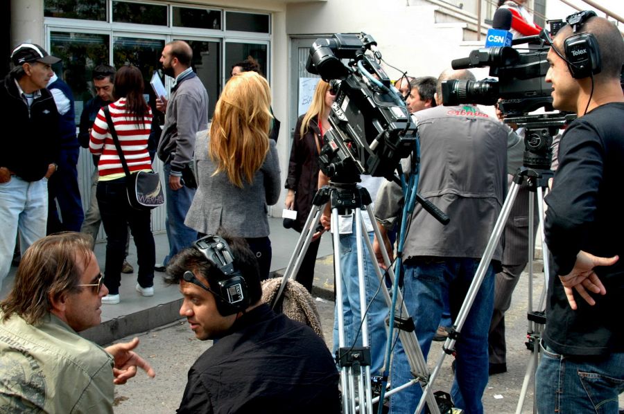 "Esperando la  noticia!!!" de Carlos Rango