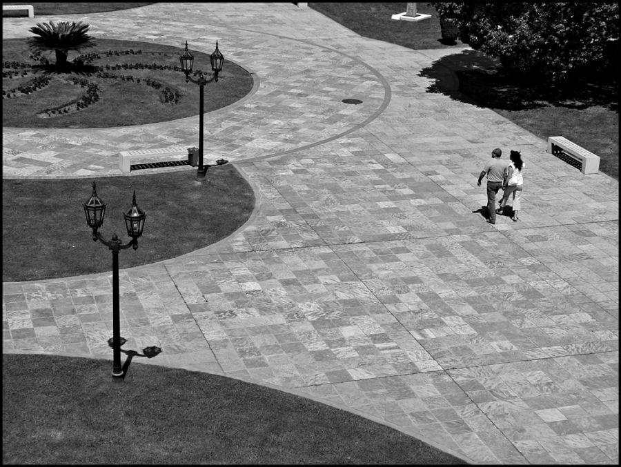 "Paseo en soledad" de Alberto Elizalde