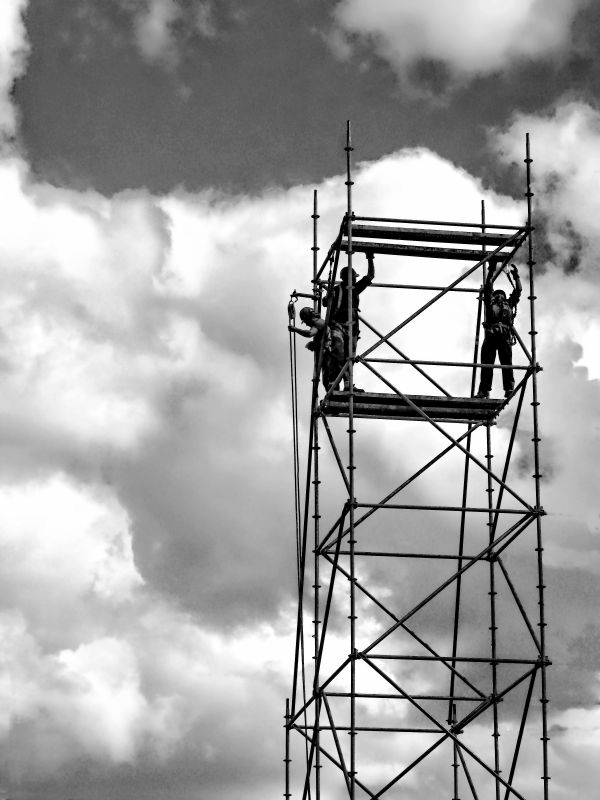 "Mecanicos de nubes" de Arturo Rey