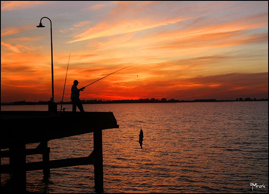 "Pescando el atardecer" de Mirta Steinberg