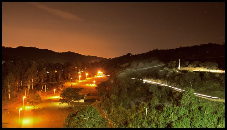 "Los Alisos, de noche" de Ivn Aybar