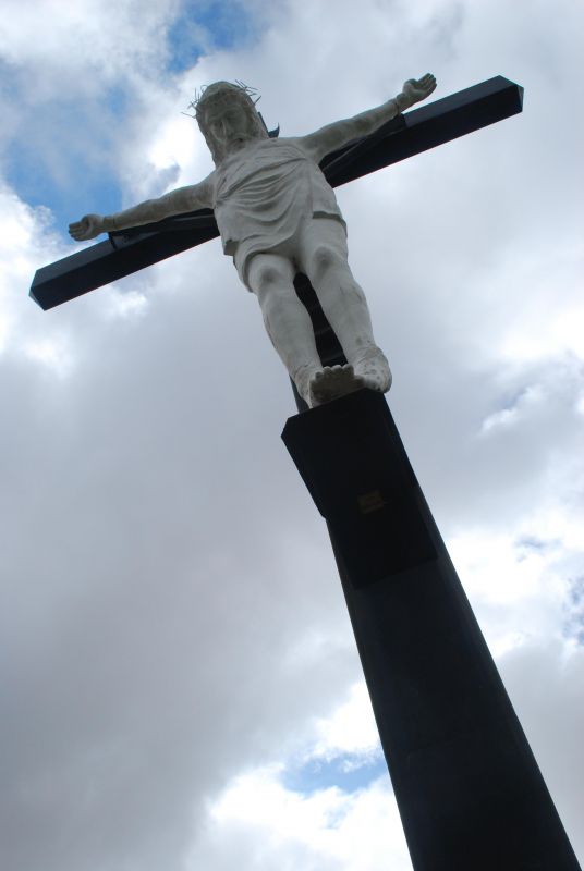 "Cristo en la cruz" de Alberto Altero