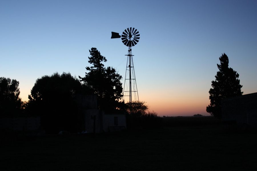 "llega la noche en el campo" de Guillermo Giordano