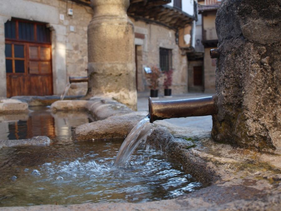 "Fuente" de Juan Carlos Calvo