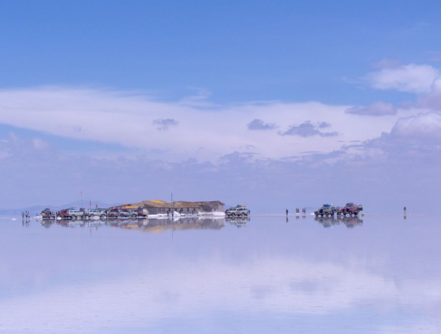 "flotando en el salar" de Adrian Tavaniello