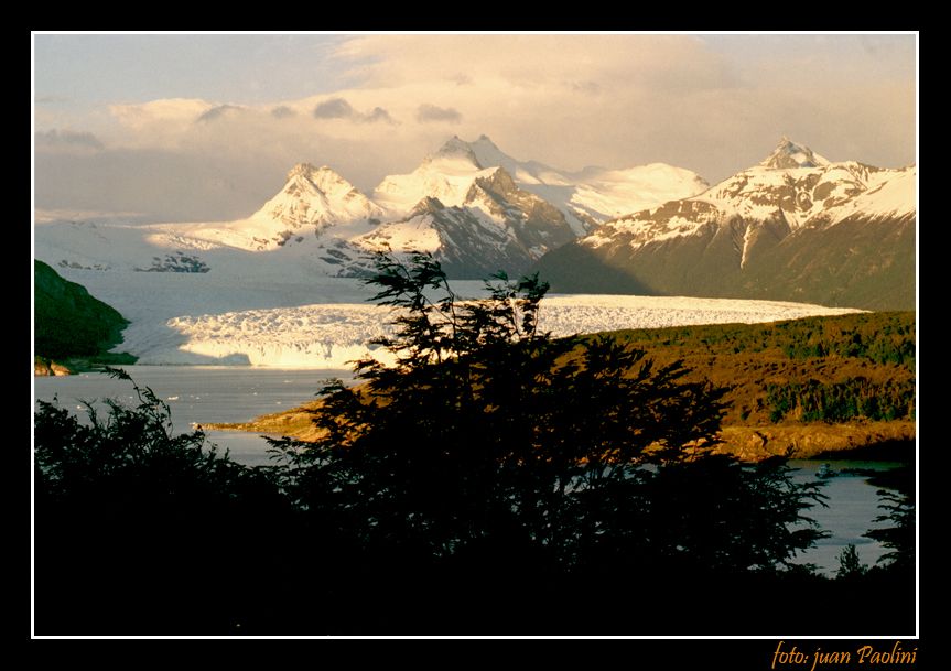 "AMANECER EN EL PERITO MORENO" de Juan Antonio Paolini