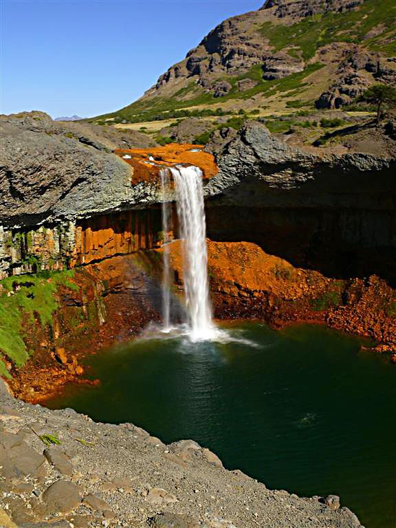 "Salto del Agrio (vertical)" de Mario Abad