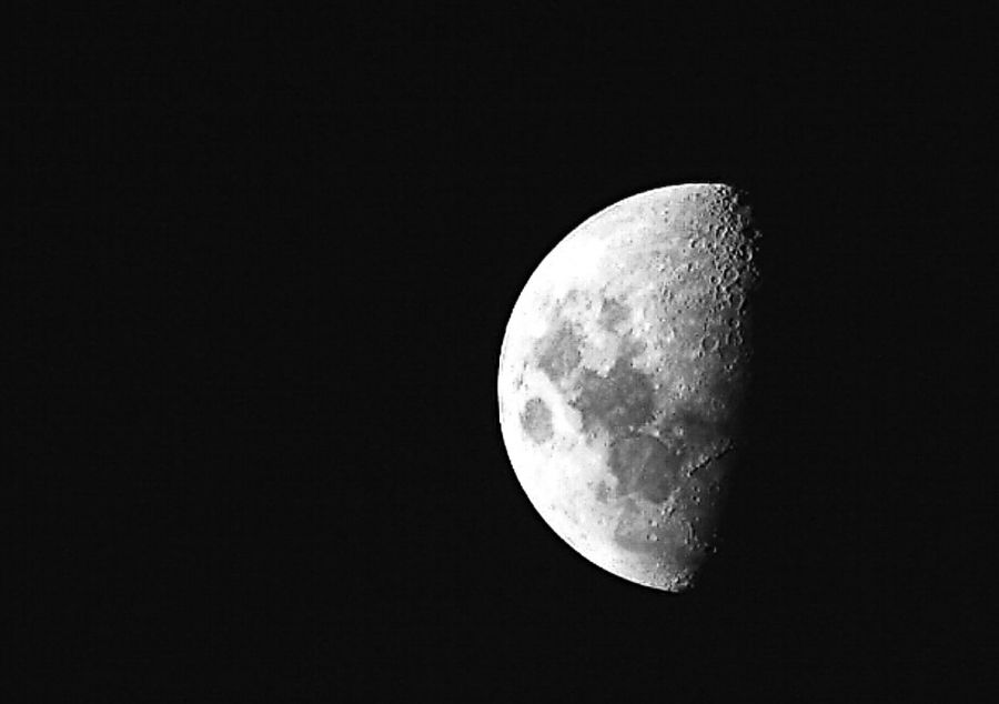 "Helada Luna de Mayo" de Carmen Nievas