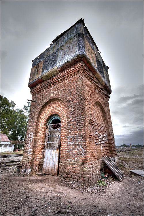 "Tanque de agua y vivienda?.." de Walter Belfiore