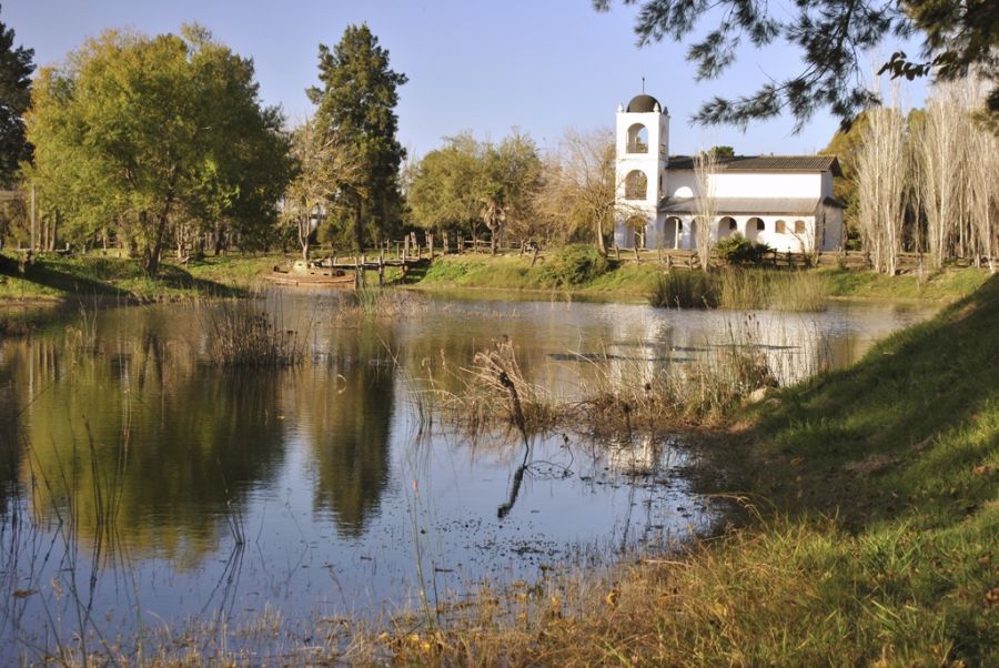 "junto al lago" de Hugo Carballo (oxido)