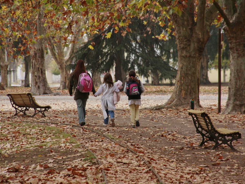 "Cruzando el parque" de Eli - Elisabet Ferrari