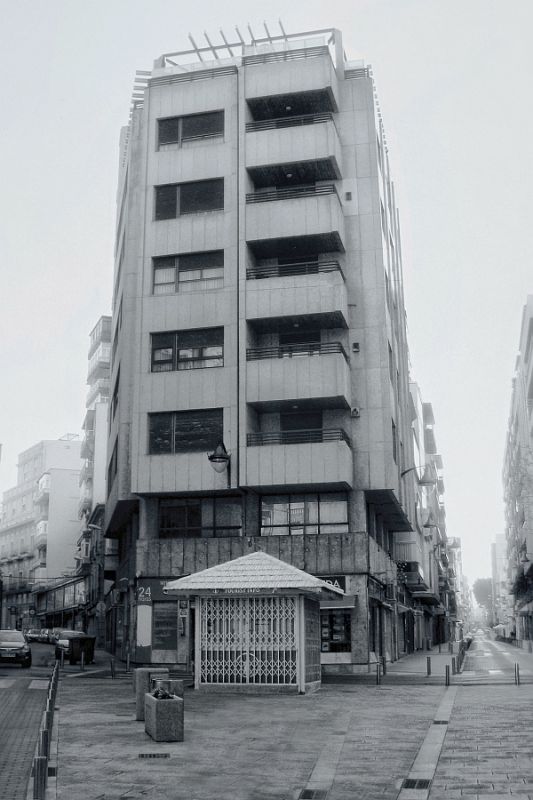 "Kiosko y edificio" de Francisco Jos Cerd Ortiz