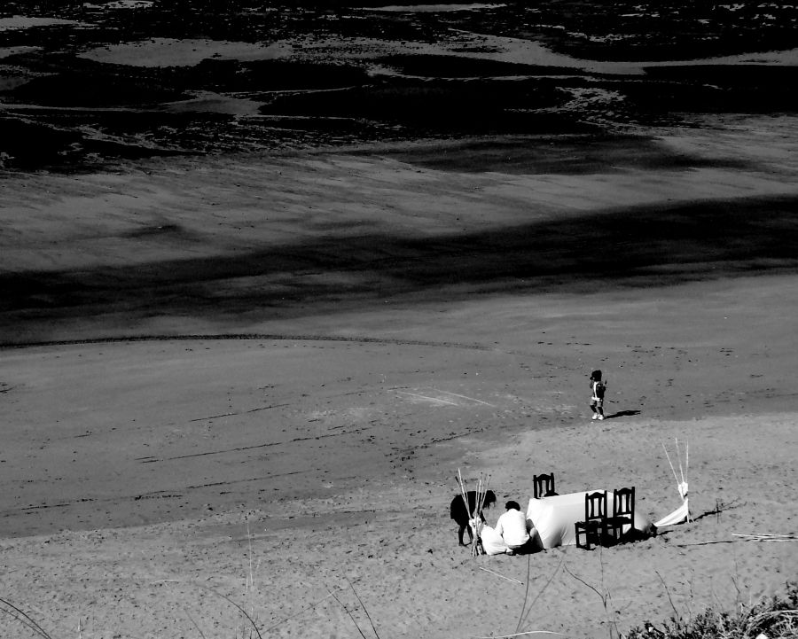 "Habr boda en la playa" de Raquel Perazo