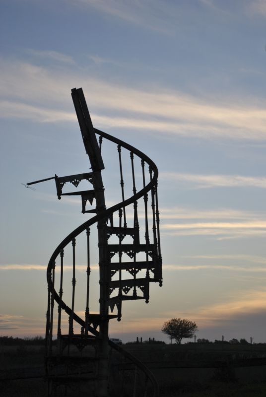 "ESCALERA AL CIELO" de Hugo Carballo (oxido)