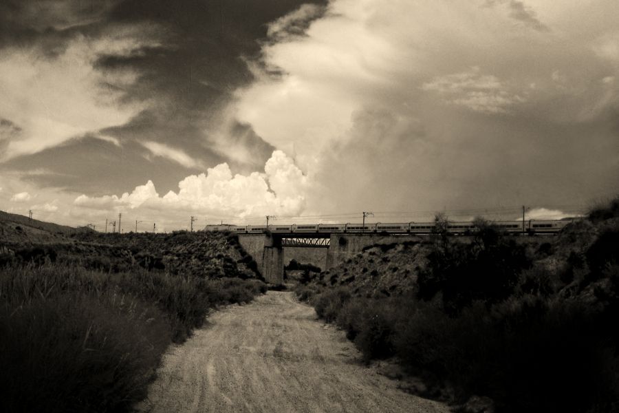 "Tren pasando un puente" de Francisco Jos Cerd Ortiz