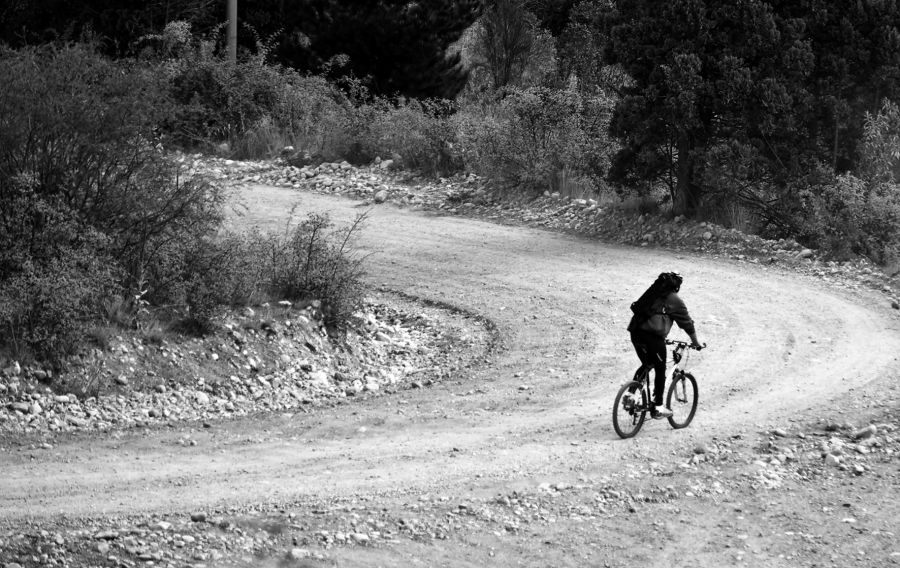 "Hacia la curva" de Carlos Francisco Montalbetti