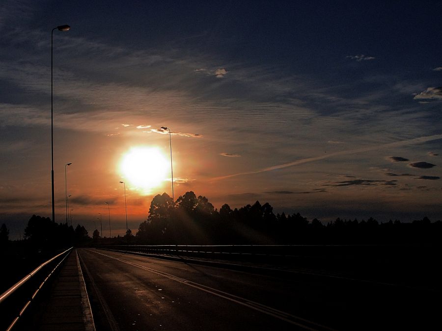 "Puente al amanecer" de Arturo Rey