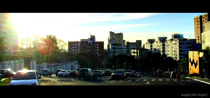 "LA TARDE EN UN ESTACIONAMIENTO...." de Anglica Pegas