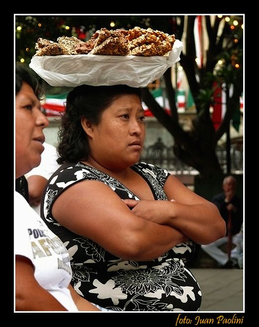 "VENDEDORA AMBULANTE - Oaxaca- Mxico" de Juan Antonio Paolini