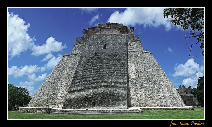 "PIRMIDE DEL MAGO -Uxmal-Mxico" de Juan Antonio Paolini