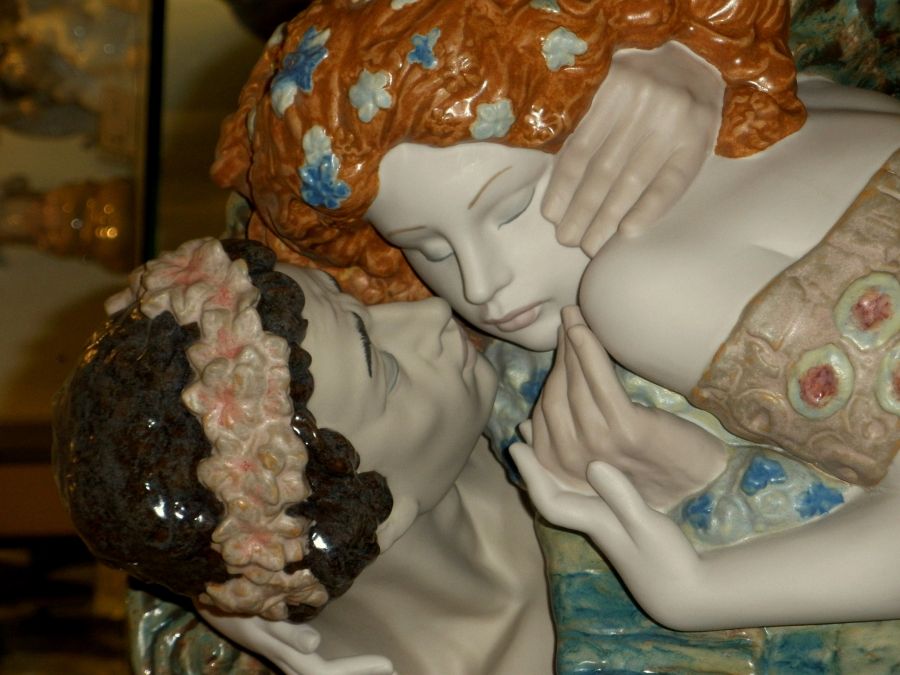 "amor y pasion, en ceramica" de Tzvi Katz