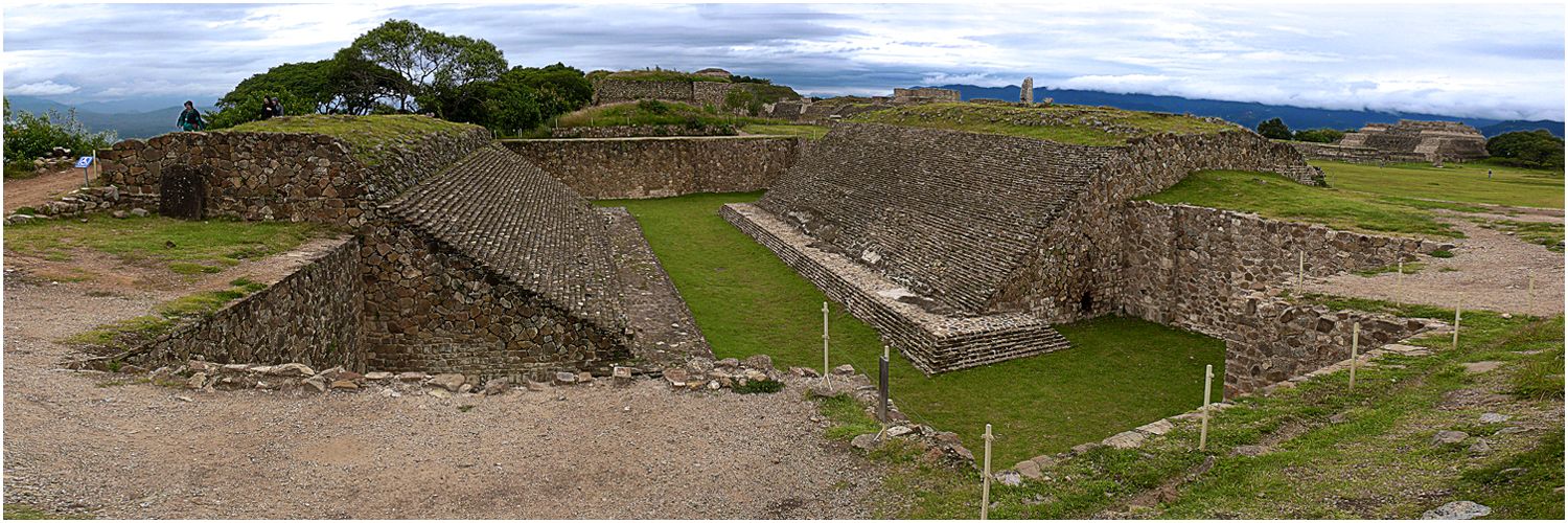 "JUEGO DE PELOTA-Monte Albn-Mxico" de Juan Antonio Paolini