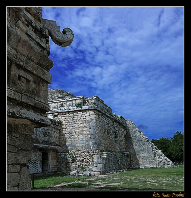 "RUINAS DE UXMAL III-Mxico" de Juan Antonio Paolini